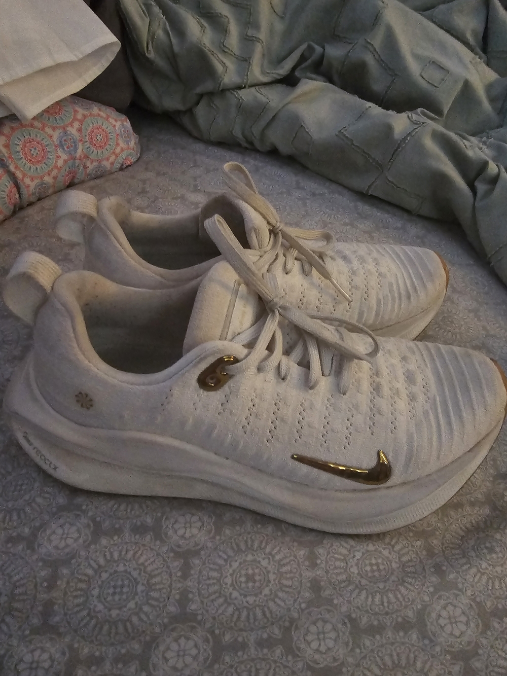 Nike Reaxx Women’s White Athletic Sneakers with Gold Swoosh